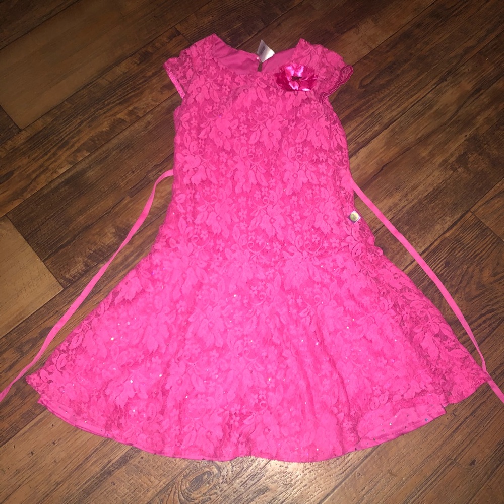 Girl’s pink lace dress